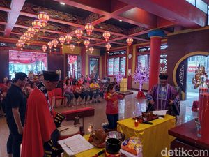 Melihat Ritual Tolak Bala di Kelenteng Liong Hok Bio Magelang Melihat Ritual Tolak Bala di Kelenteng Liong Hok Bio Magelang