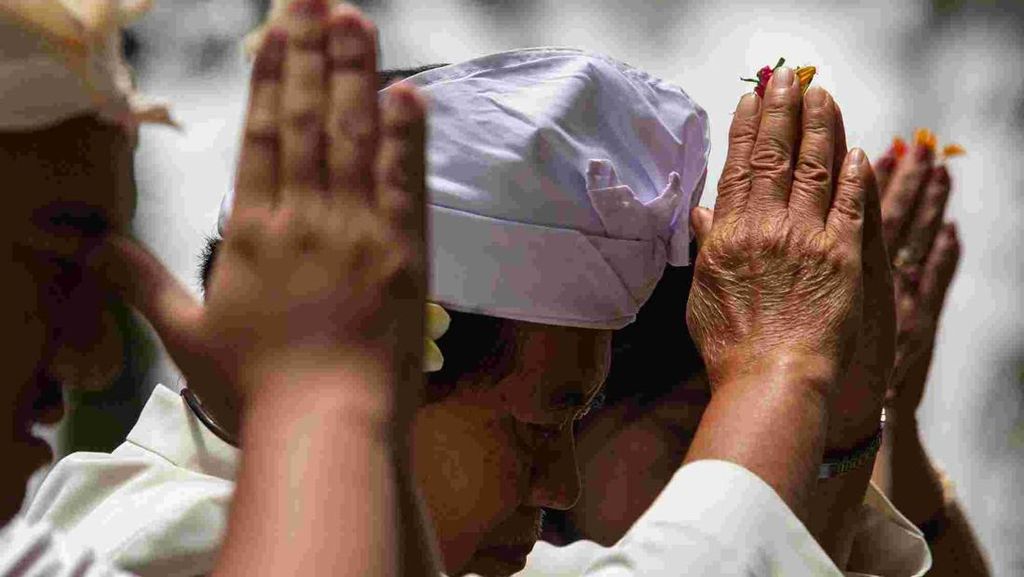 Ratusan Umat Hindu Upacara Giri Kerti di Lereng Merapi Ratusan Umat Hindu Upacara Giri Kerti di Lereng Merapi