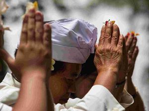 Ratusan Umat Hindu Upacara Giri Kerti di Lereng Merapi Ratusan Umat Hindu Upacara Giri Kerti di Lereng Merapi