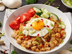 Resep Nasi Goreng Ayam Spesial Untuk Sarapan atau Menu Bekal