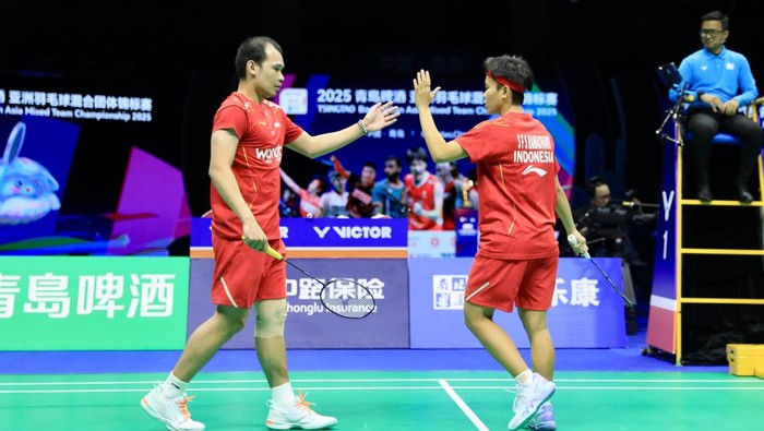 Rinov/Fadia yang tampil di partai pertama Indonesia vs China. Foto: Dok. PP PBSI