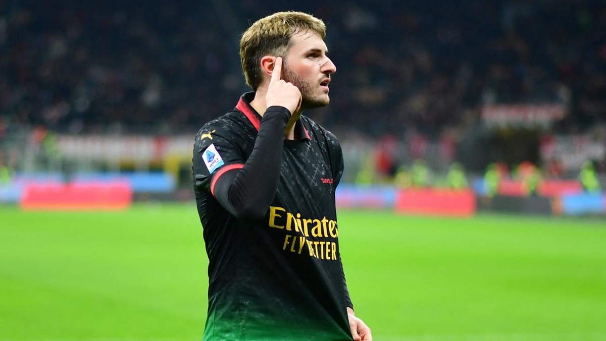 Penyerang baru AC Milan Santiago Gimenez menjadi penentu kemenangan atas Hellas Verona (Foto: REUTERS/Daniele Mascolo)