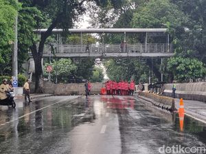 BEM SI Aksi Indonesia Gelap, Lalin Patung Kuda Arah Istana Mulai Ditutup