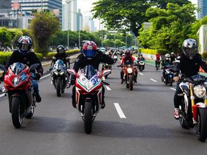 Aksi Komunitas Motor Sport Siap Berlaga di Sirkuit Mandalika