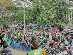 Tuntut Hapus Sistem Aceng-Slot, Ratusan Ojol Demo di Sukabumi