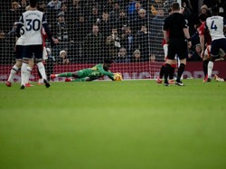 Onana gagal menepis bola dengan baik, yang bisa dimanfaatkan James Maddison menjadi gol. Momen itu memastikan kemenangan The Lilywhites. (Foto: Ash Donelon/Manchester United via Getty Images)
