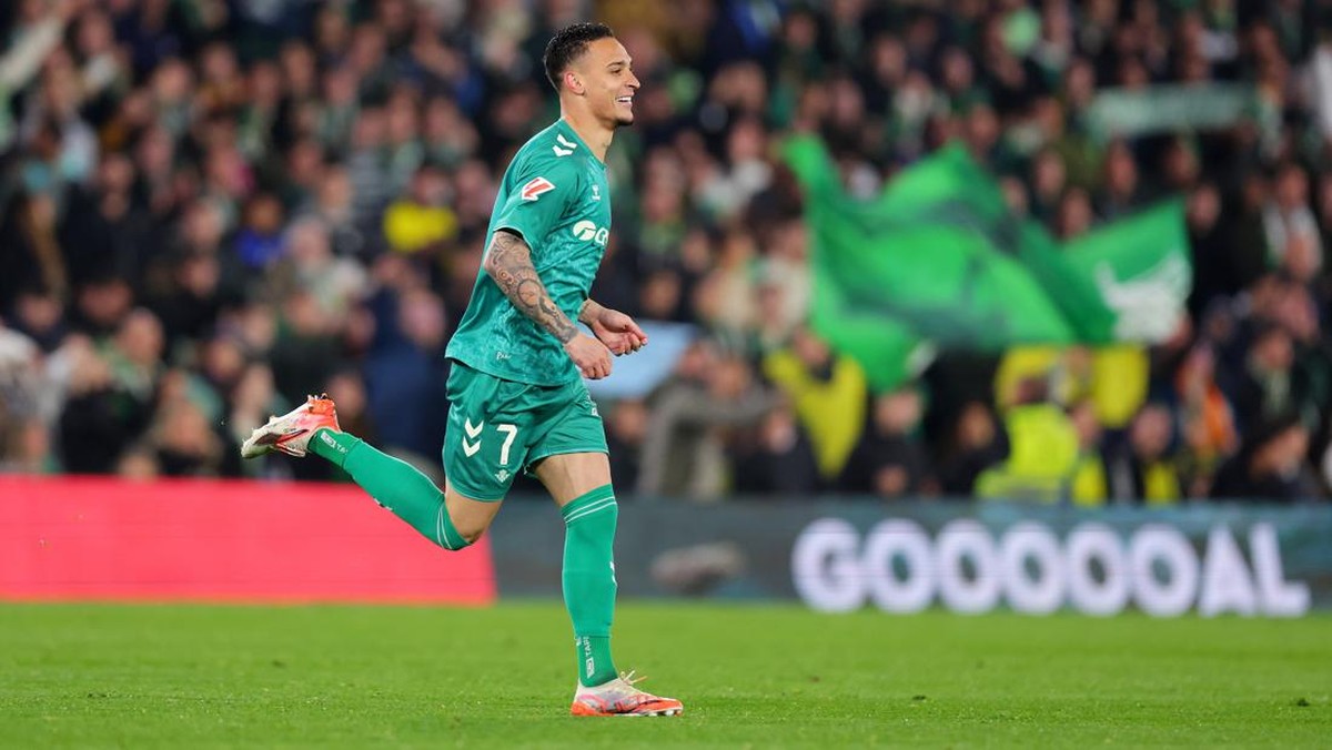 Antony terus bikin gol untuk Real Betis. (Foto: Fran Santiago/Getty Images)