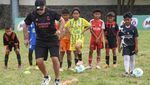 Antusiasme Bibit Muda Sepakbola RI Dilatih Cristian Gonzales