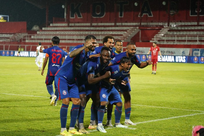 Arema FC vs PSS Sleman pesta gol di Stadion Soepriadi Kota Blitar