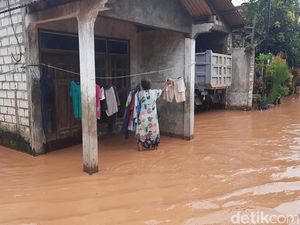 Sampah Picu Banjir Rendam Permukiman Warga Gadingrejo-Pantura Pati