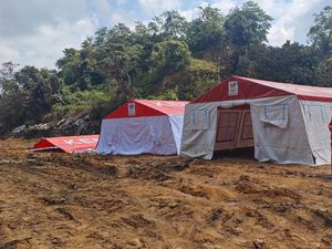 Kemensos Salurkan Bantuan-Bangun Posko untuk Korban Kebakaran di Kendari Kemensos Salurkan Bantuan-Bangun Posko untuk Korban Kebakaran di Kendari