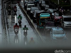 Video: Cuaca Ekstrem, BMKG Minta Transportasi Laut-Udara Waspada Video: Cuaca Ekstrem, BMKG Minta Transportasi Laut-Udara Waspada