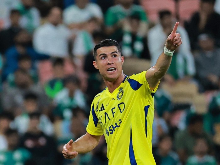 Soccer Football - Saudi Pro League - Al Ahli v Al Nassr - King Abdullah Sports City, Jeddah, Saudi Arabia - February 13, 2025 Al Nassr's Cristiano Ronaldo reacts after being substituted REUTERS/Stringer