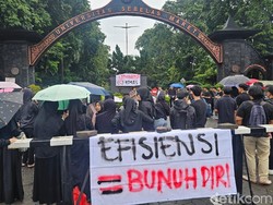 Mahasiswa UNS Demo Tolak Efisiensi Anggaran: Institusi Tidak Optimal