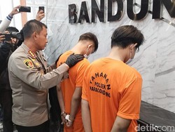 Jambret Tas Pegawai SPBU, 2 Berandalan Bandung Lesu Berbaju Tahanan
