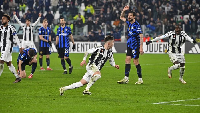 TURIN, ITALY - FEBRUARY 16: Francisco Conceicao of Juventus celebrates after scoring his teams first goal with teammate Randal Kolo Muani during the Serie A match between Juventus and FC Internazionale at Juventus Stadium on February 16, 2025 in Turin, Italy. (Photo by Filippo Alfero - Juventus FC/Juventus FC via Getty Images)
