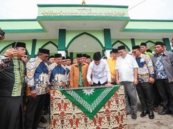 Ijeck Resmikan Masjid ke-51 Nazar sang Ayah di Sipirok