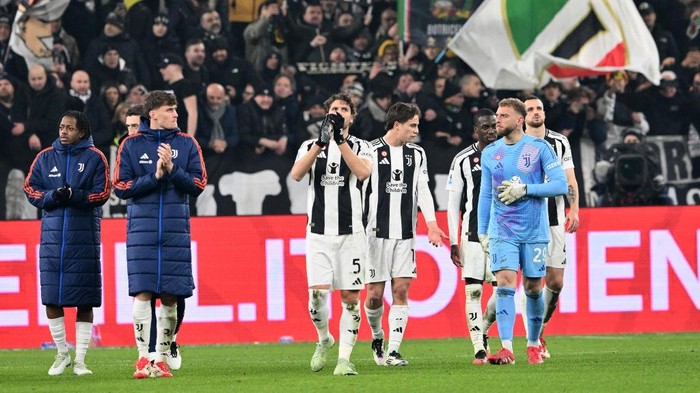 TURIN, ITALY - FEBRUARY 16: Players of Juventus FC celebrate the victory after the Serie A match between Juventus and FC Internazionale at Allianz Stadium on February 16, 2025 in Turin, Italy. (Photo by Giuseppe Bellini/Getty Images)