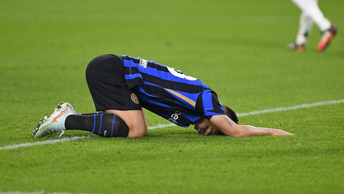 Soccer Football - Serie A - Juventus v Inter Milan - Allianz Stadium, Turin, Italy - February 16, 2025 Inter Milans Lautaro Martinez reacts after missing a chance to score REUTERS/Massimo Pinca
