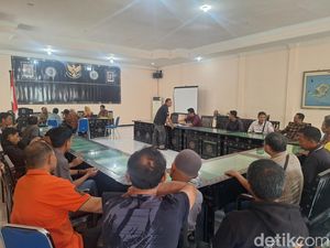 Kena PHK, Puluhan Eks Karyawan Hotel di Mataram Tuntut Sisa Gaji-Pesangon Kena PHK, Puluhan Eks Karyawan Hotel di Mataram Tuntut Sisa Gaji-Pesangon