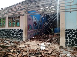 Atap Ruang Kelas Roboh, Program MBG di SD Panyingkiran II Tetap Jalan