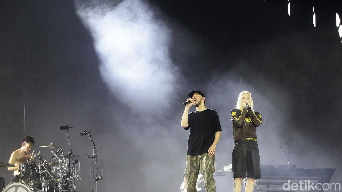 Linkin Park saat manggung di Jakarta pada Februari lalu. Foto: Ari Saputra/detikcom