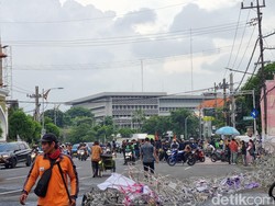 Mahasiswa Demo DPRD Jatim Bubar Tanpa Kejelasan Nasib Aspirasi Mereka