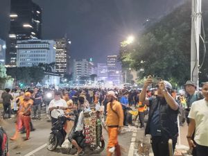 Mahasiswa Demo Indonesia Gelap Tolak Pemangkasan Anggaran Pendidikan-Revisi UU