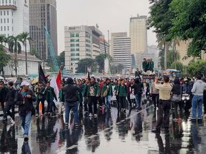 Video: Ada Demo BEM SI, Lalin Patung Kuda Arah Istana Ditutup Video: Ada Demo BEM SI, Lalin Patung Kuda Arah Istana Ditutup