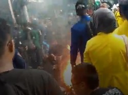 Video: Memanas Massa BEM SI Coba Robohkan Beton Pembatas