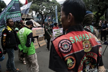 Tuntut THR, Driver Ojol Gelar Aksi di Depan Kemnaker