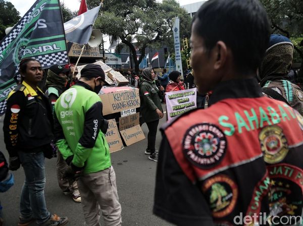 Minta Dapat THR, Driver Ojol Demo di Kemnaker