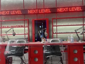 Mencoba Salon Kuku Estetik di Kemang dengan Dekorasi Futuristik Mencoba Salon Kuku Estetik di Kemang dengan Dekorasi Futuristik