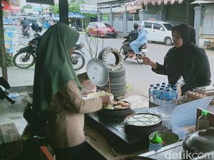 Musim Nyadran, Bakul Apem di Jatinom Klaten Panen Pembeli Musim Nyadran, Bakul Apem di Jatinom Klaten Panen Pembeli