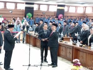4 Kali Nyaleg dan Kalah, Akhirnya Kepler Dilantik Jadi Legislator di Tasik 4 Kali Nyaleg dan Kalah, Akhirnya Kepler Dilantik Jadi Legislator di Tasik