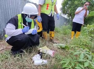 DLH Ambil Sampel Air Tercemar Limbah Pengeboran Pertamina EP Bojonegoro DLH Ambil Sampel Air Tercemar Limbah Pengeboran Pertamina EP Bojonegoro