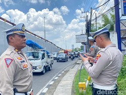Pertigaan Bawah Layang Waru Dilakukan Rekayasa Lalin Kurangi Kemacetan