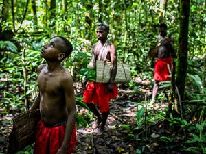 Potret Suku Tehit Berjuang Melawan Arus Zaman