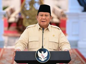 Prabowo Ancam Eksportir yang Tak Mau Parkir Dolar AS di RI Prabowo Ancam Eksportir yang Tak Mau Parkir Dolar AS di RI