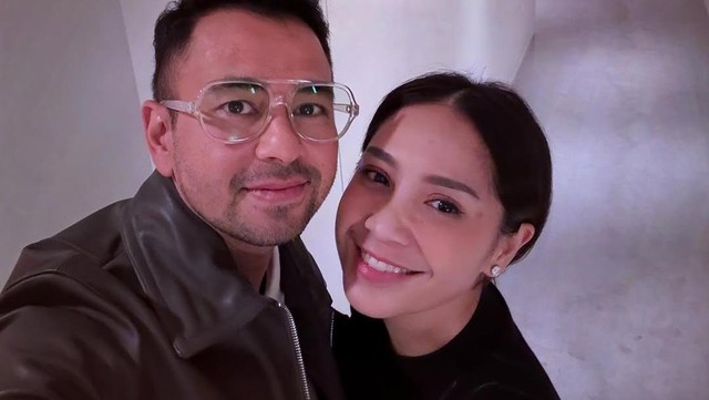 Highlight Dunia Hiburan InsertLive : Nagita Slavina Disebut Jarang Mandi, Raffi Ahmad: Karena Kan...