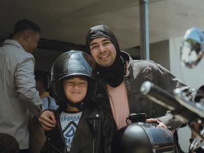 Momen Raffi Ahmad dan Rafathar Motoran di Labuan Bajo