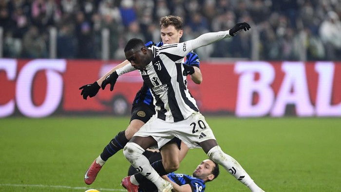 Soccer Football - Serie A - Juventus v Inter Milan - Allianz Stadium, Turin, Italy - February 16, 2025 Juventus Randal Kolo Muani in action REUTERS/Massimo Pinca