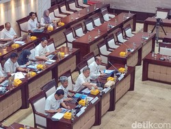 Komisi XI Soroti Pendapatan Jasa Perbankan Rp 3,4 T, LMAN Jawab Begini
