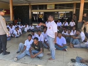 Siswa SMP-SMA di Nabire Demo Tolak MBG Imbas Isu Pelajar Keracunan Makanan Siswa SMP-SMA di Nabire Demo Tolak MBG Imbas Isu Pelajar Keracunan Makanan