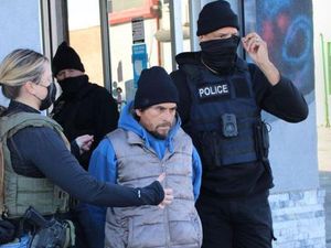 WNI di AS Cemas Akan Isu Deportasi Massal Trump WNI di AS Cemas Akan Isu Deportasi Massal Trump