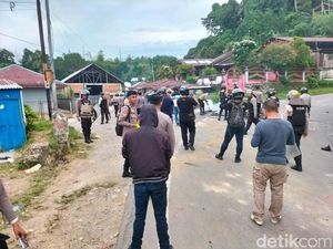 Bentrokan 2 Kelompok Warga di Sorong Kembali Pecah, 5 Orang Diamankan Bentrokan 2 Kelompok Warga di Sorong Kembali Pecah, 5 Orang Diamankan