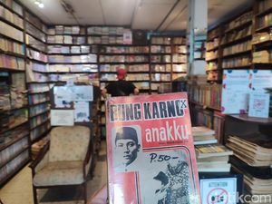 Potret Komik Tintin sampai Buku Langka Bung Karno di Taman Bacaan Hendra Bandung Potret Komik Tintin sampai Buku Langka Bung Karno di Taman Bacaan Hendra Bandung