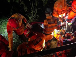 Motor Ditumpangi Ibu dan Anak Masuk Jurang Sedalam 8 Meter di Bogor