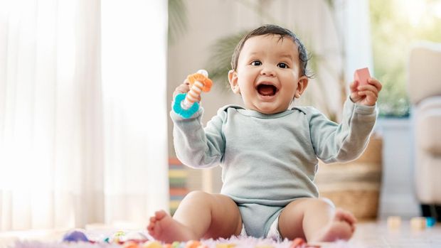 Umur Berapa Bayi Bisa Duduk Tegak? Ketahui Cara Stimulasinya
