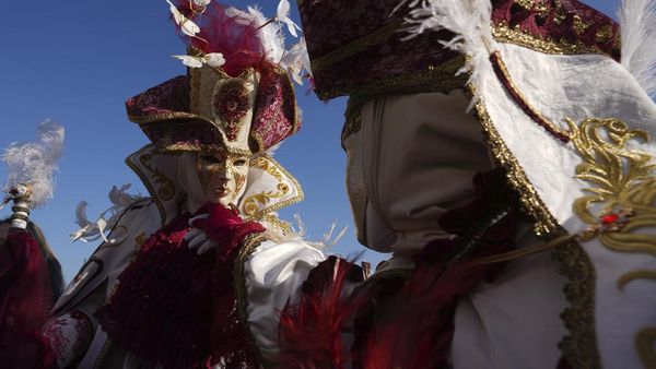 Uniknya Festival Topeng di Venice Italia